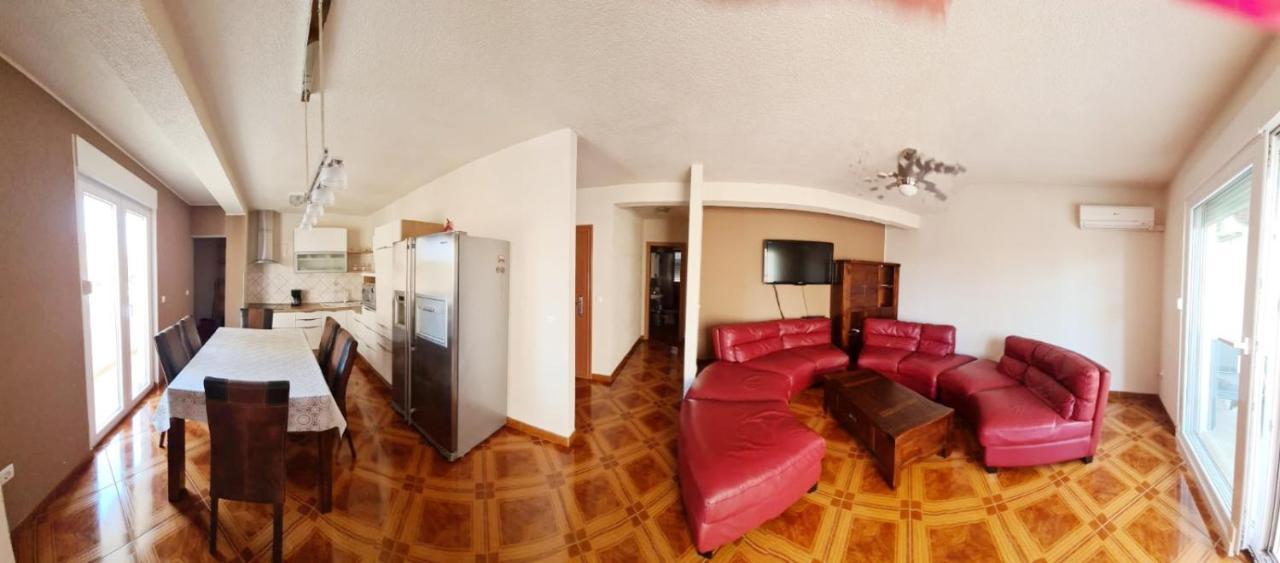 Apartments Naomi And Marsel Трогир Екстериор снимка