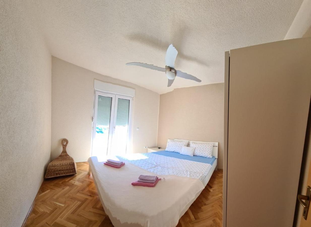 Apartments Naomi And Marsel Трогир Екстериор снимка
