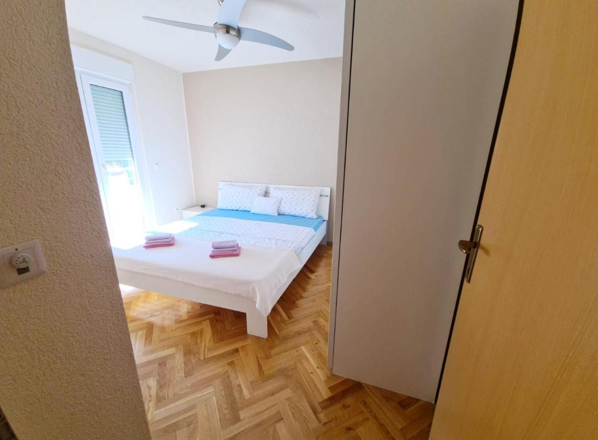 Apartments Naomi And Marsel Трогир Екстериор снимка