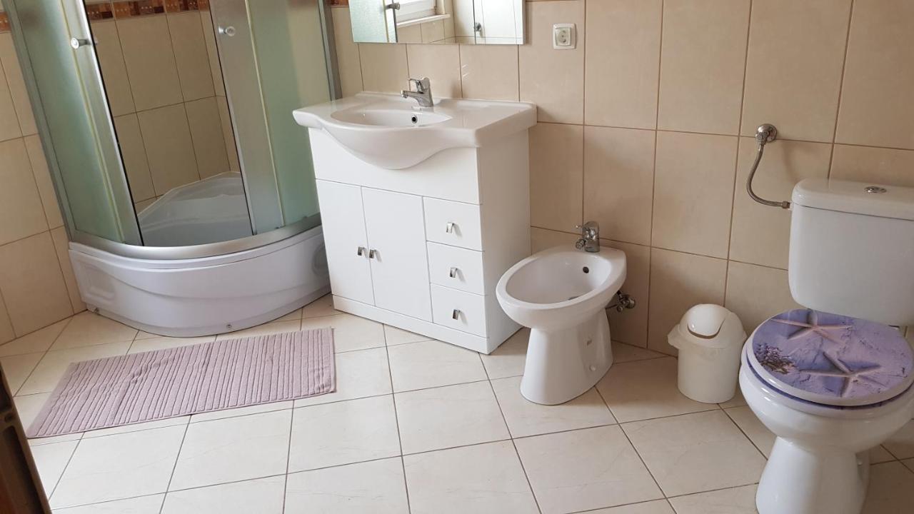 Apartments Naomi And Marsel Трогир Екстериор снимка