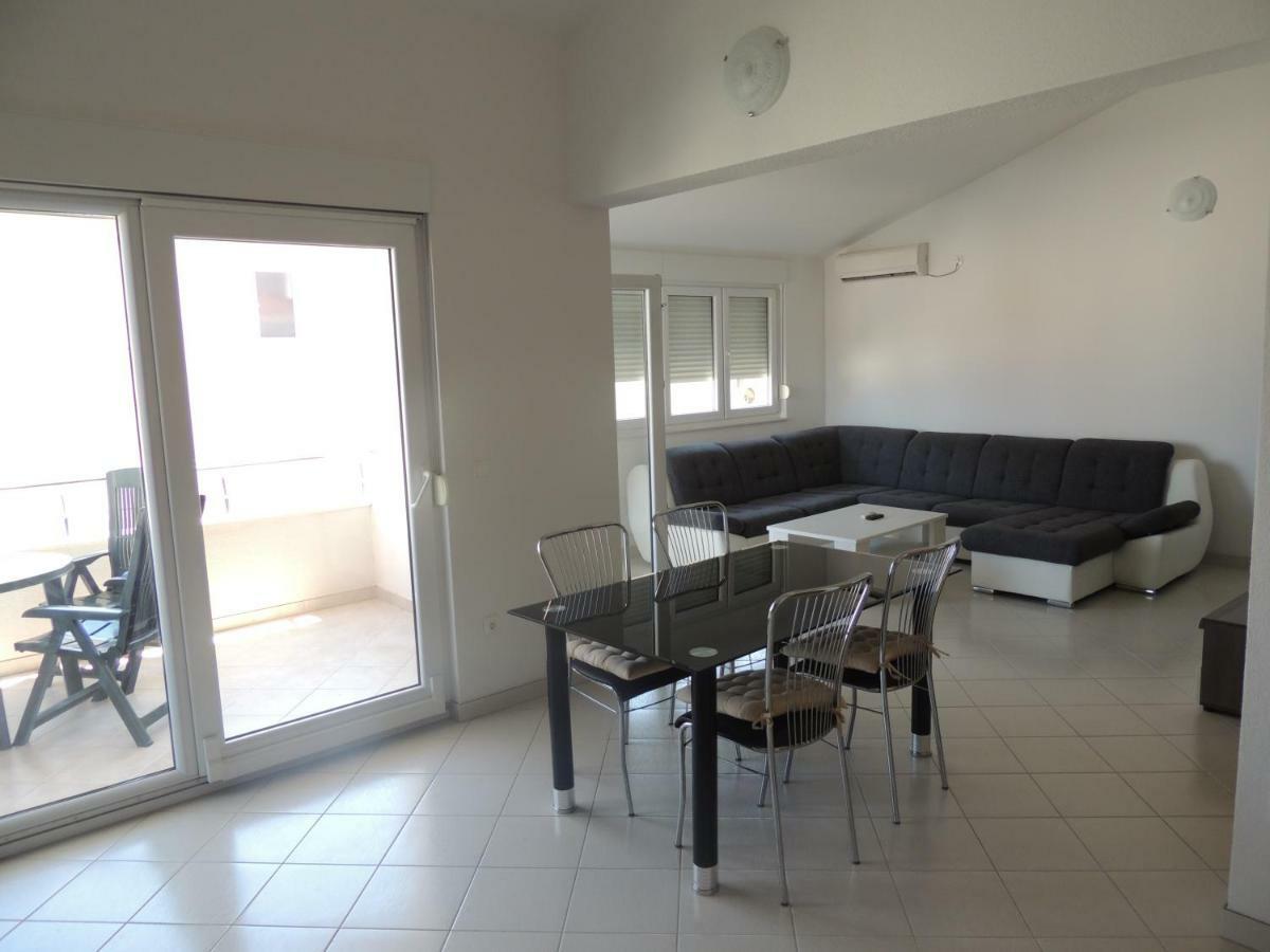 Apartments Naomi And Marsel Трогир Екстериор снимка